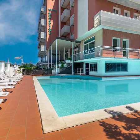 Hotel Delfino Милано Мартима Екстериор снимка
