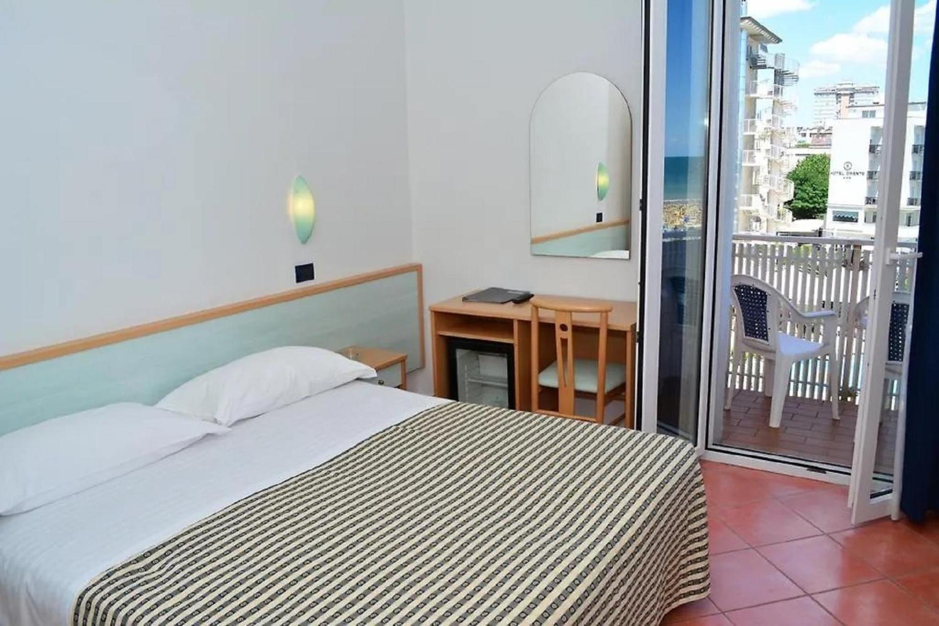 Hotel Delfino Милано Мартима Екстериор снимка