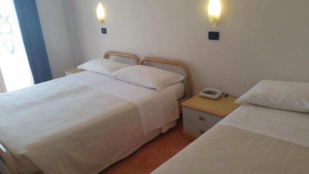 Hotel Delfino Милано Мартима Екстериор снимка